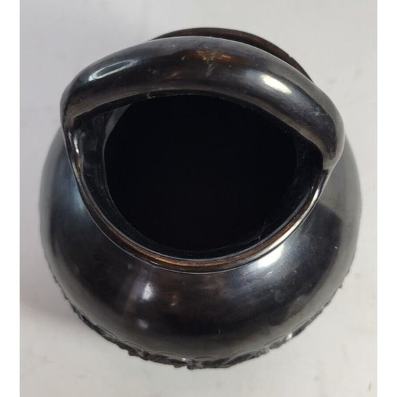Dona Rosa Oaxaca Mexico Black Pottery Cut Out Handled Pot Signed 5-1/2" Tall - Picture 5 of 11